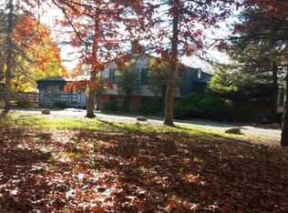 696 S Garner Rd, Milford, MI 48380