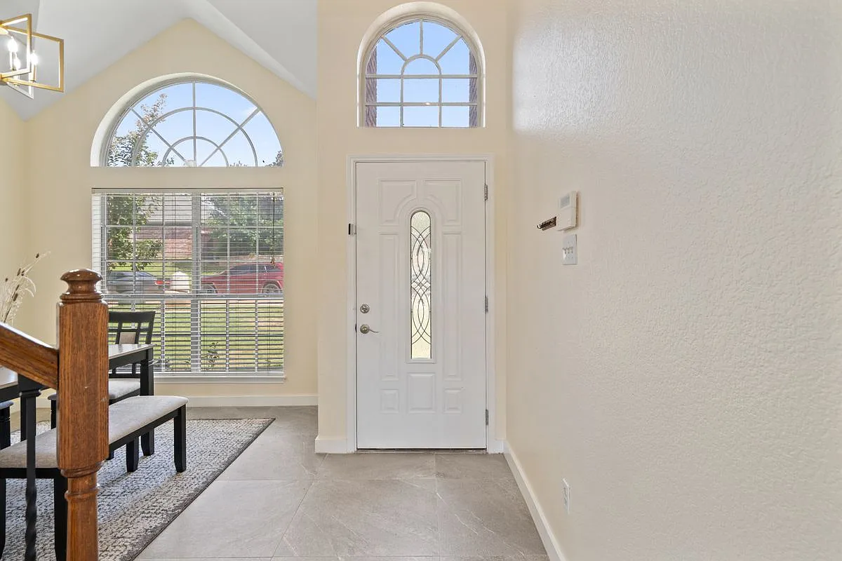 4 bed, 2.5 bath, 1804 sqft, $4,000 — Photo 3