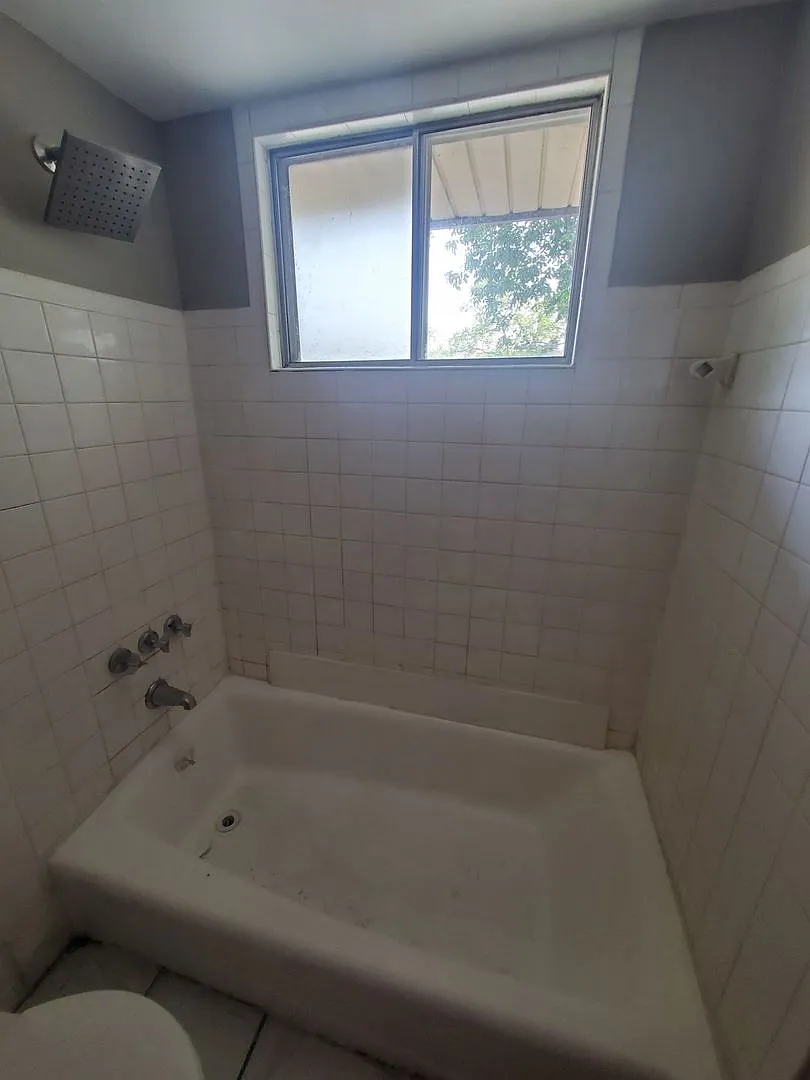 4651 N 36th St. (12 Unit)(Ace Property) — Photo 4