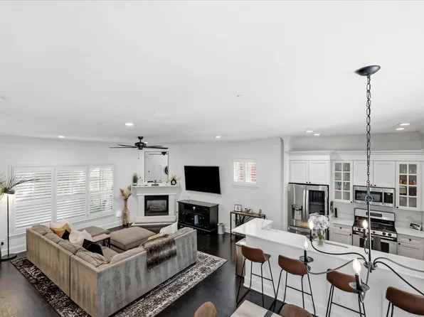 1500 Pecos St APT 10, Dallas, TX 75204