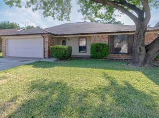7532 Clover Ln, Watauga, TX 76148