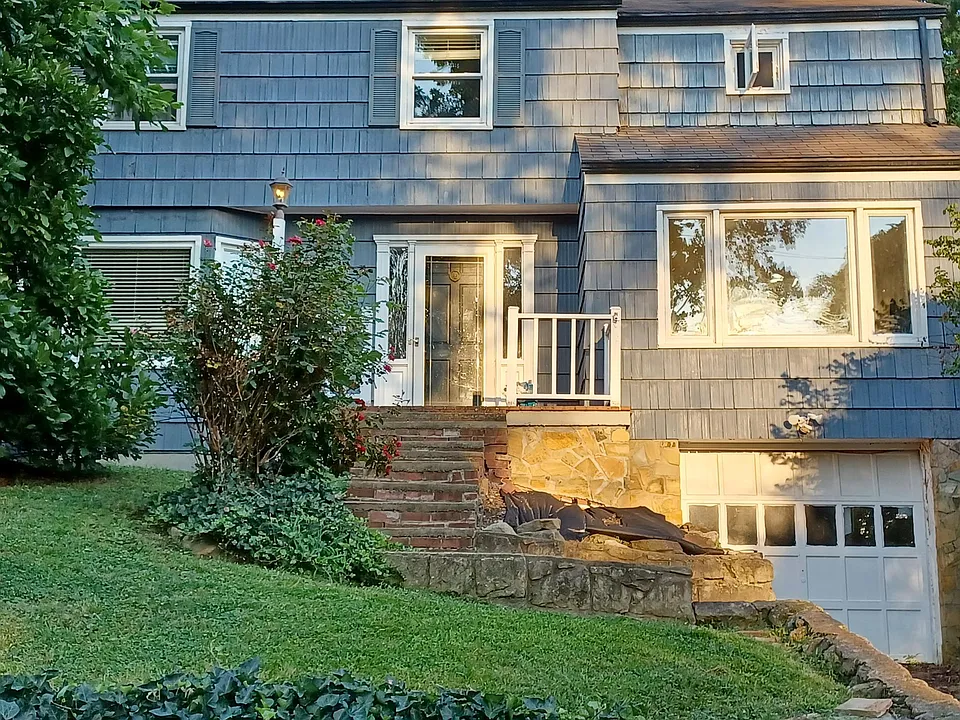 1307 Oakmont Rd
