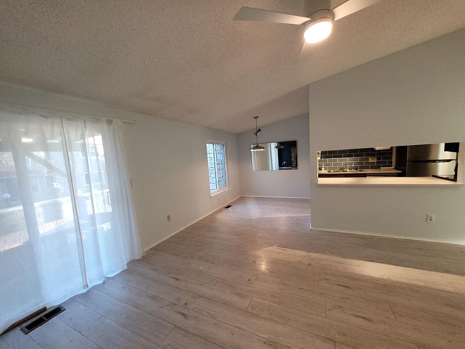Dinning area off kitchen