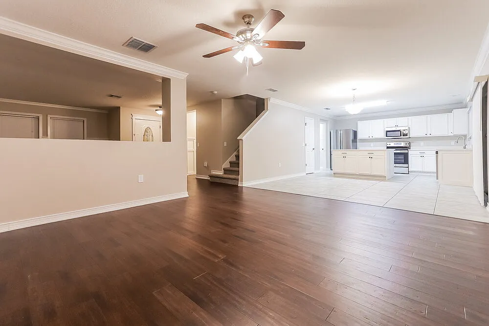 3 bed, 2.5 bath, 2400 sqft, $3,920 — Photo 4
