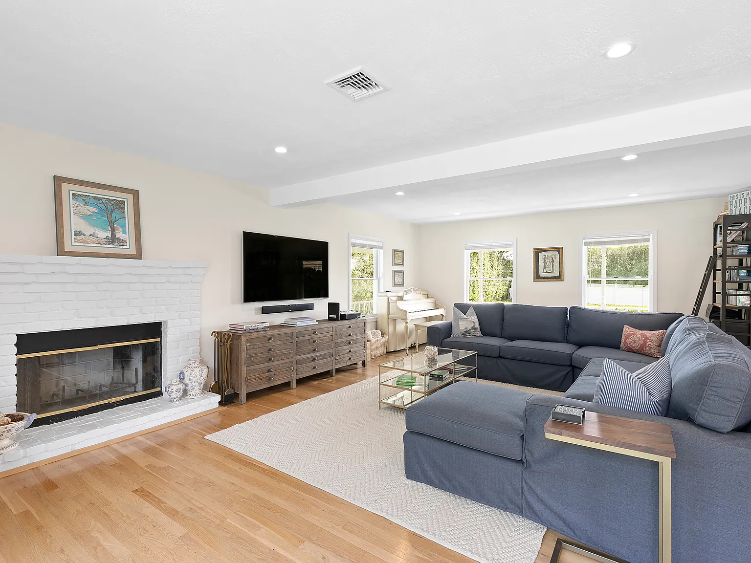 Serene Summer Retreat in Water Mill! — Photo 4