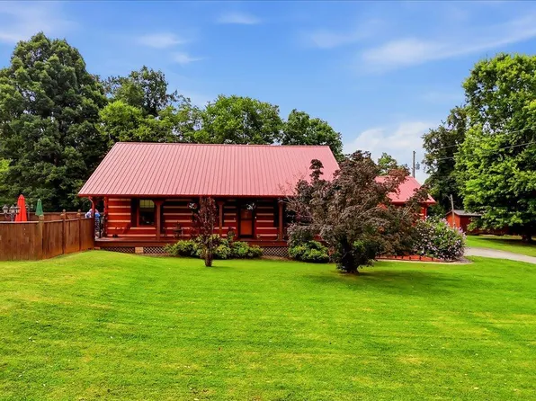 855 Chestnut Grove Cir, Dandridge, TN 37725