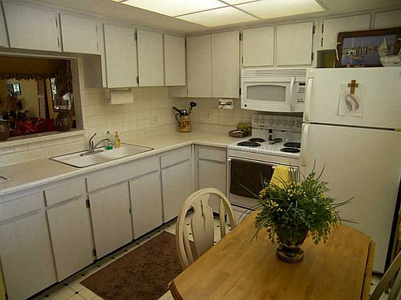 2nd image of 821 Patricia Ave APT 306