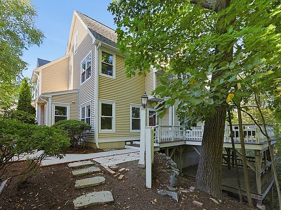3rd image of 85 Hammond Pl #85