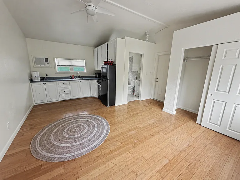 205 Coral Rd #4 — Photo 4