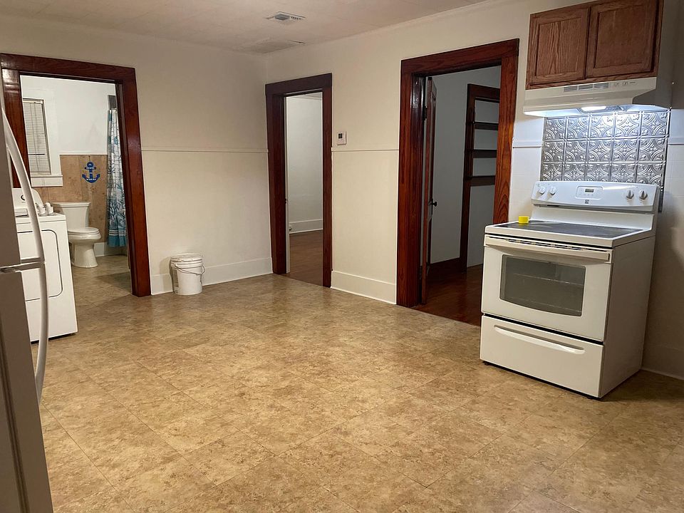 1st image of 131 Decuir St