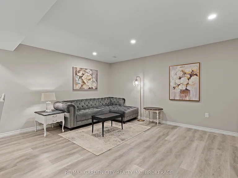 55 Kline Cres — Photo 24