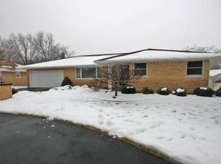 5813 N Prospect Rd, Peoria, IL 61614