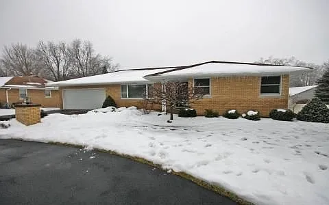 5813 N Prospect Rd photo 1