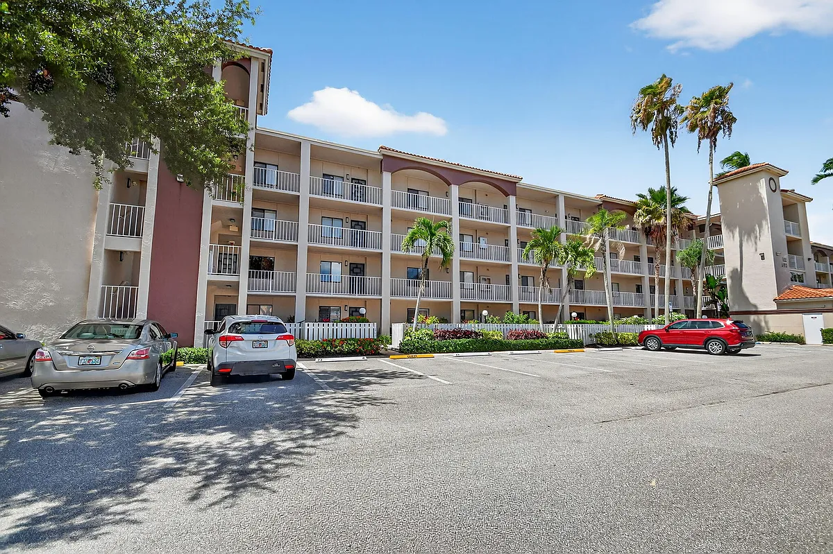 Building Photo - 6193 Pointe Regal Cir #402