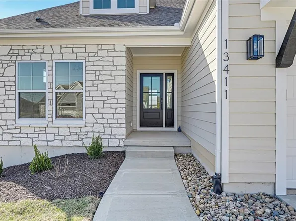 13411 W 174th Ter, Overland Park, KS 66221