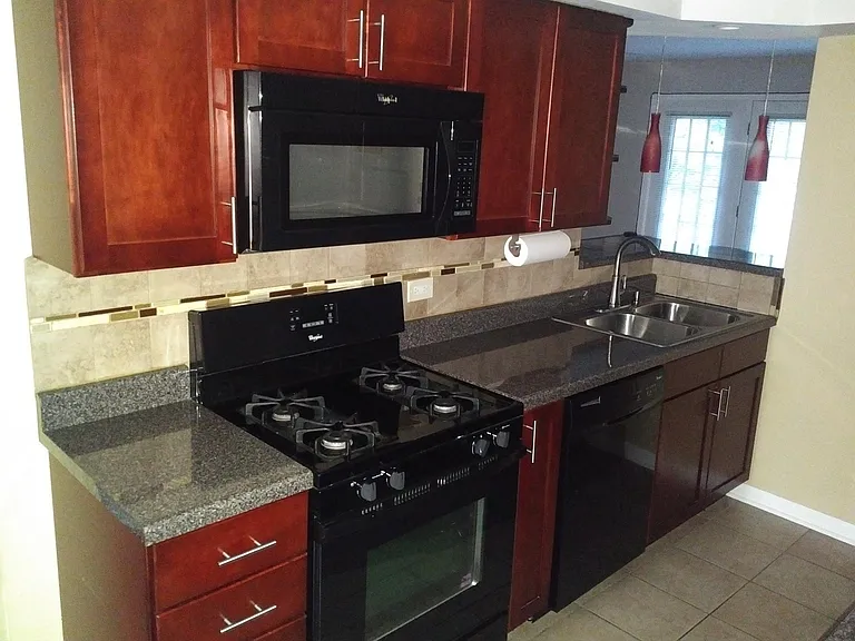 676 Quincy Bridge Ln — Photo 12