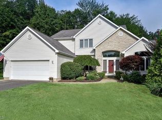 123 Button Bush Cir, Chagrin Falls, OH 44022