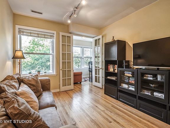 3rd image of 4868 N California Ave #3S