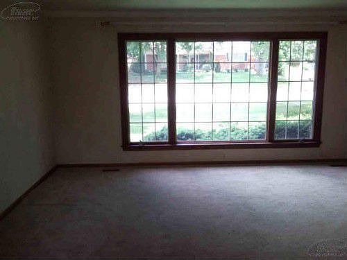 3rd image of 2515 Redwood Dr