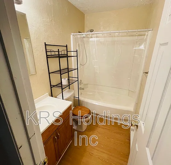 1406 W 27th St #B — Photo 5
