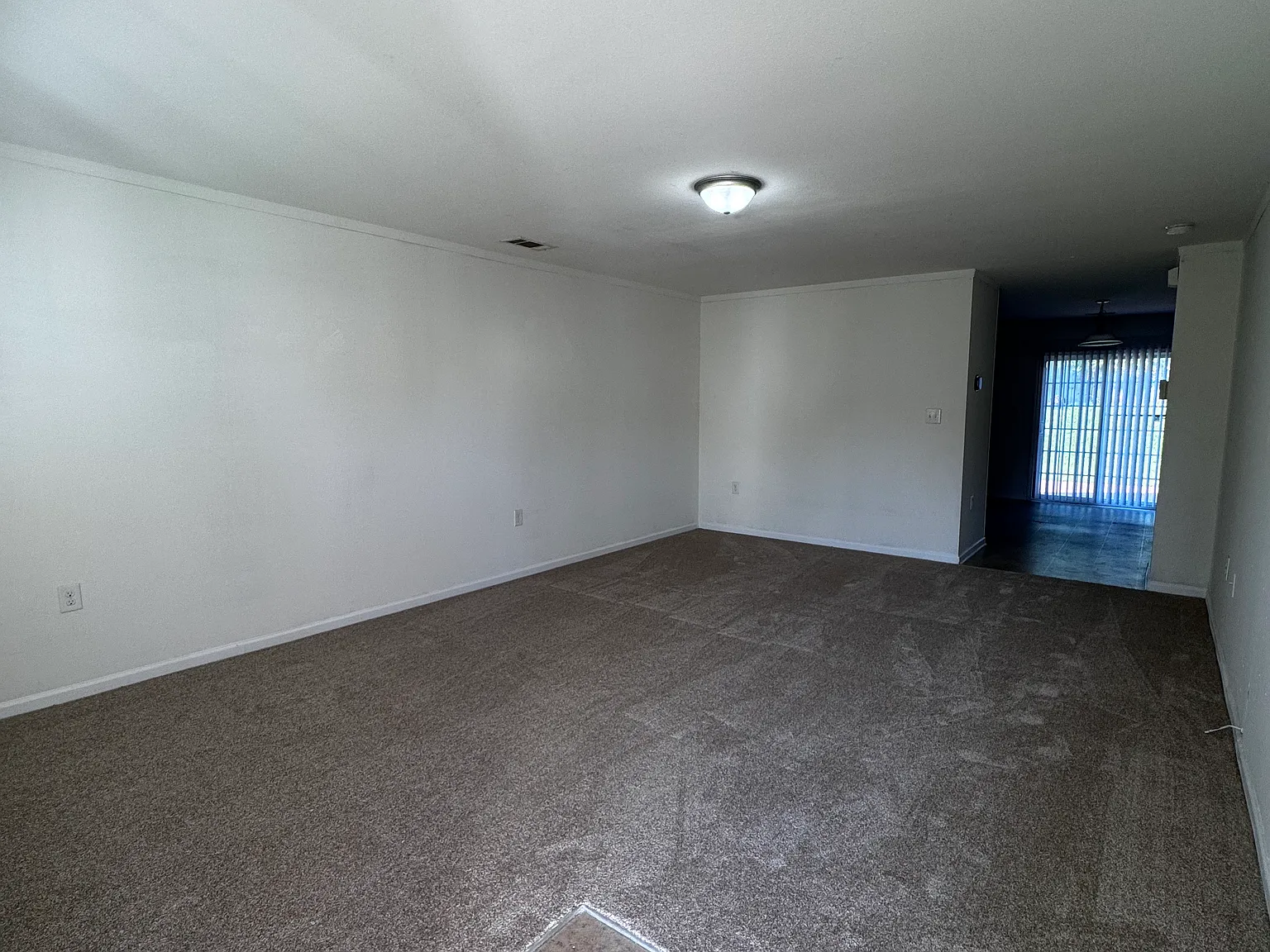 3 bed, 1730 sqft, $2,100 — Photo 4