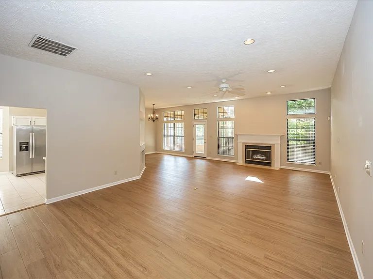 11179 Avery Row — Photo 5