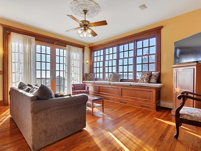 19 Ocean Ave — Photo 18