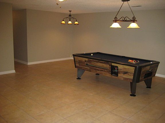 4th image of 826 Westridge Cir