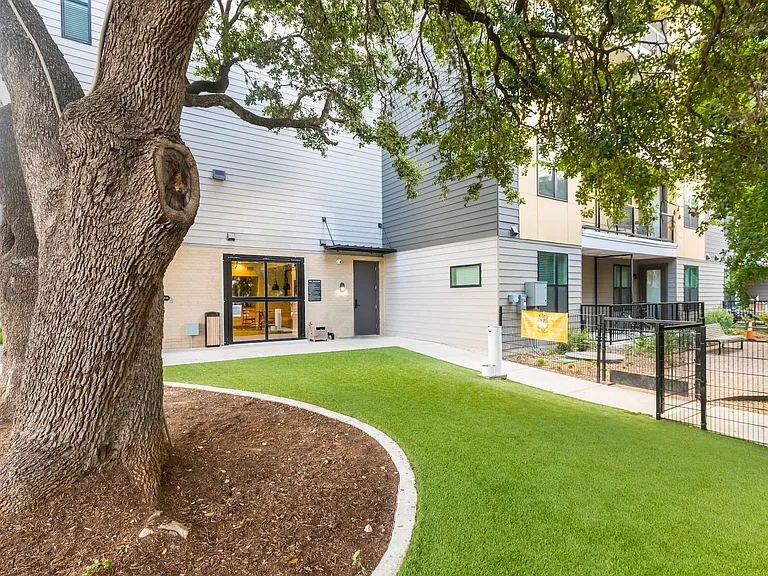 Fifteen15 South Lamar Apartments — Photo 20