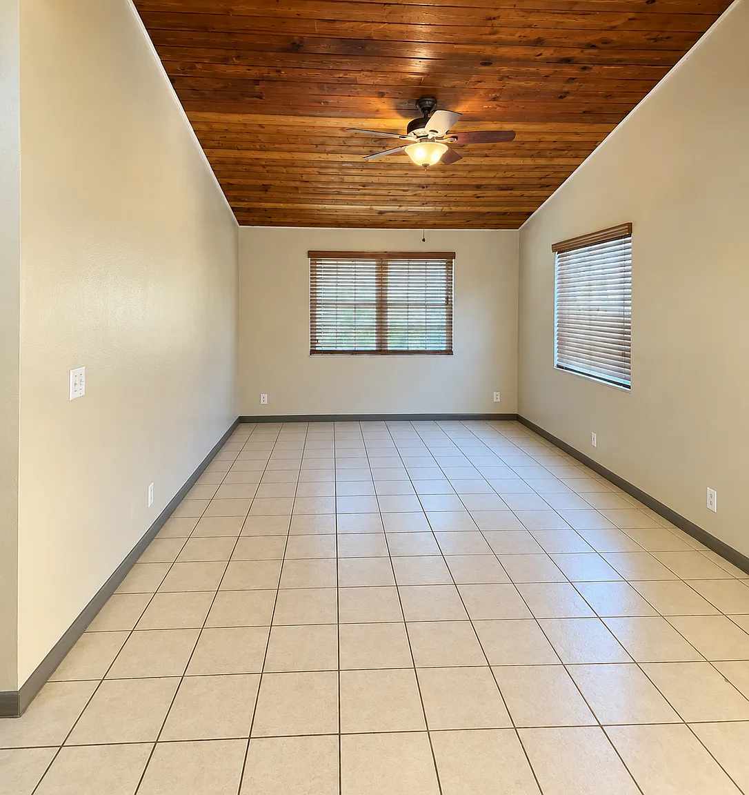3 bed, 1400 sqft, $3,660 — Photo 1