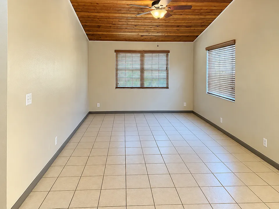 1125 W Prospect Rd