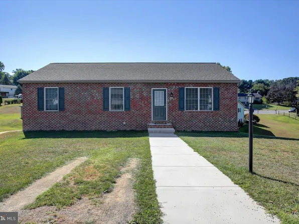 3020 Liverpool Ct, Chambersburg, PA 17201