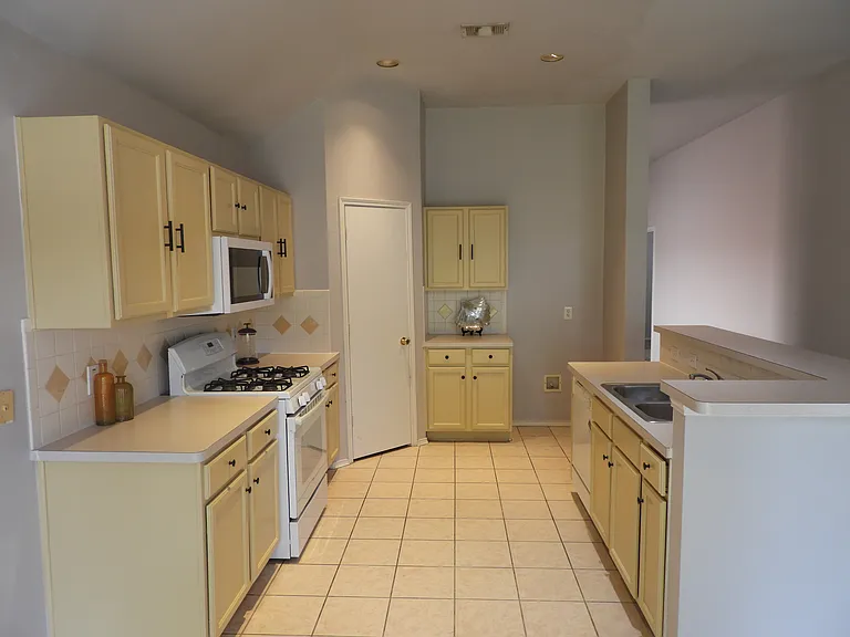9132 Harrisburg Ln — Photo 5