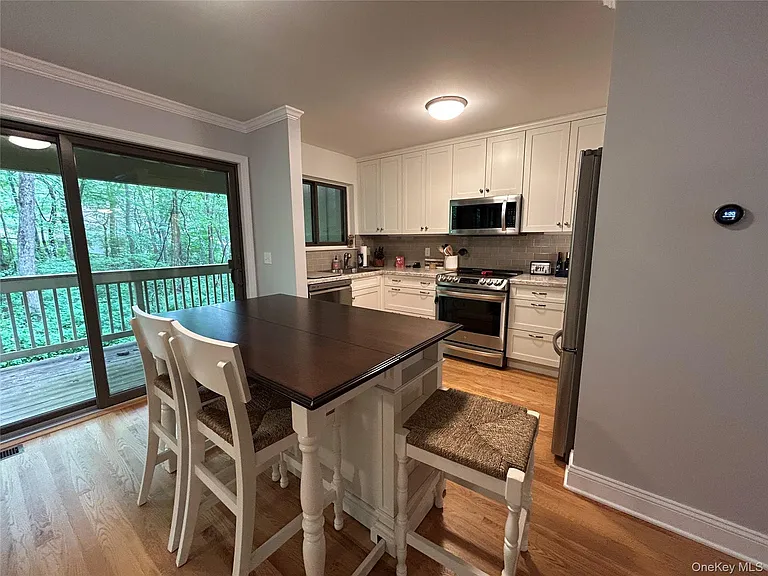 277 Maplewood Dr — Photo 5