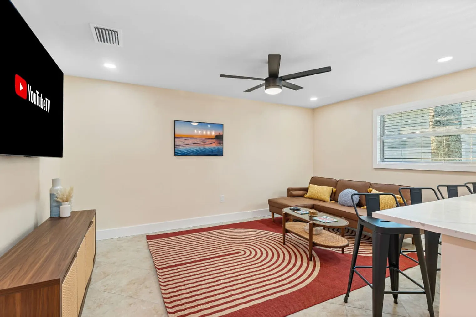 2 bed, 1.0 bath, 850 sqft, $3,037 — Photo 2