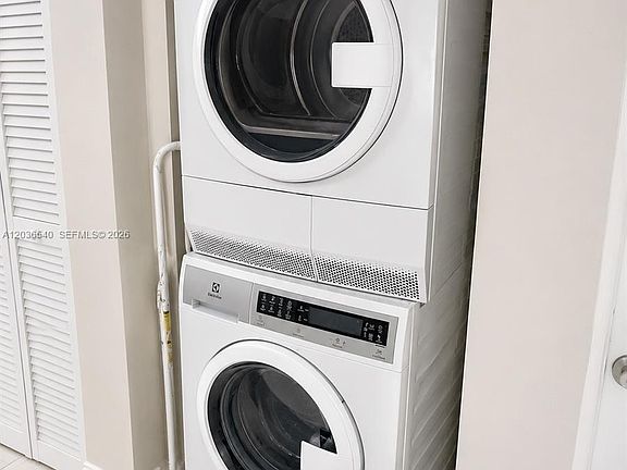 4th image of 4122 Collins Ave APT 6A