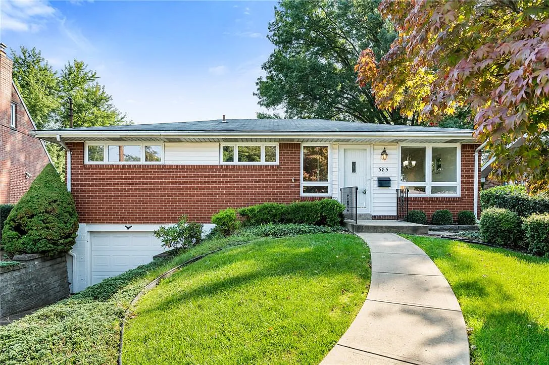 385 Collins Dr photo 1