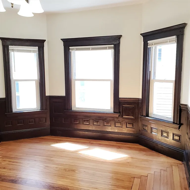 3 bed, 1.0 bath, 1150 sqft, $3,100 — Photo 3
