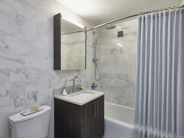 47-05 Center Boulevard image 6 of 20