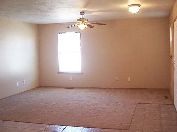 Large Living Room - Ceiling Fan - New Carpet