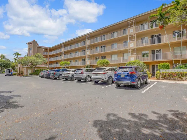 5874 CRYSTAL SHORES Drive #308, Boynton Beach, FL 33437