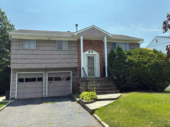 2118 Illona Ln, Merrick, NY 11566