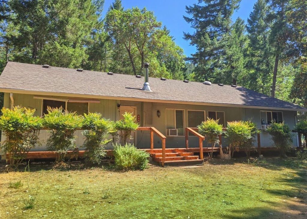 883 Lake Shore Dr - Property Image