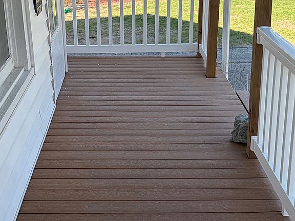 brand new front porch
Trex floor and vinyl railing