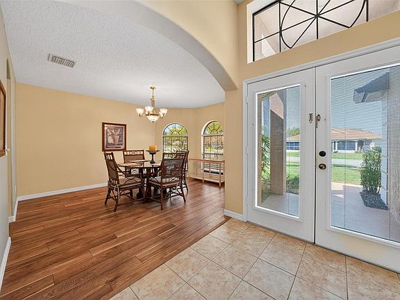 5th image of 1010 Vindale Rd