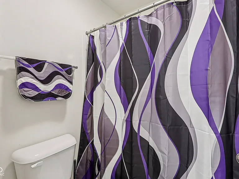 6673 Laurelwood Dr — Photo 29