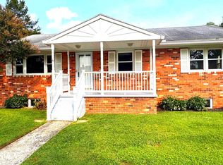 204 Ayr St NW, Leesburg, VA 20176
