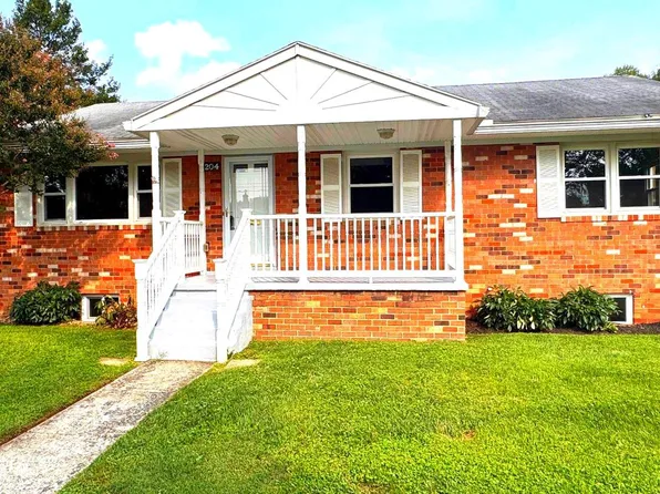 204 Ayr St NW, Leesburg, VA 20176