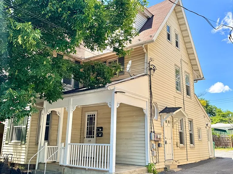 229 E Union Blvd — Photo 1