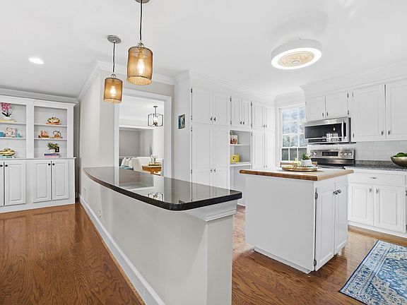 5th image of 11 Copperfield Ct